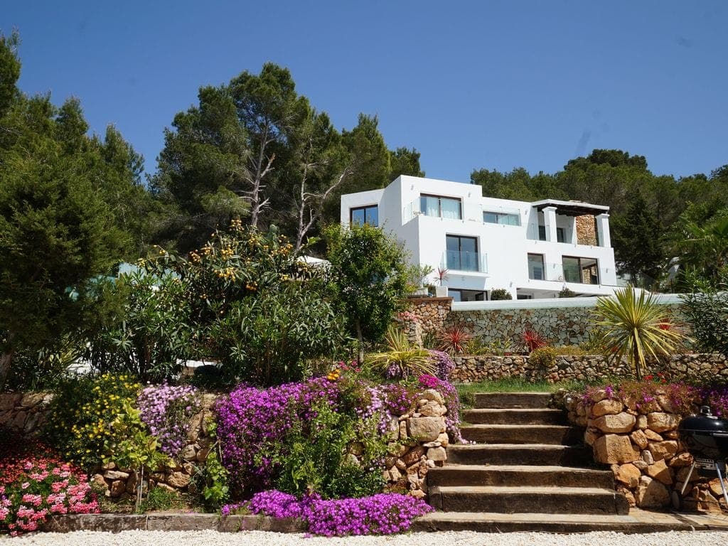 Een woning van Ibiza Estates in het landschap van Ibiza